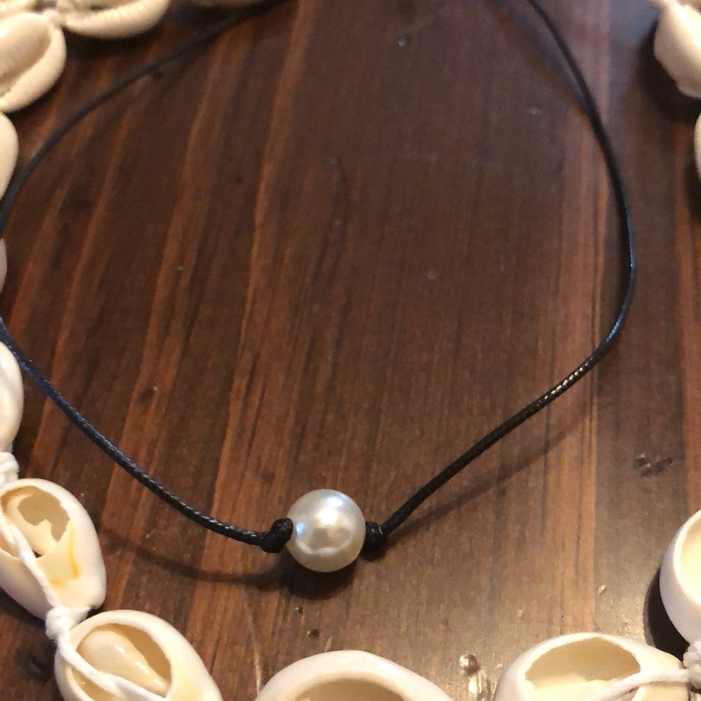 Cowrie Shell Choker, Cowrie Shell bracelet, and pearl choker - Picture 4 of 5